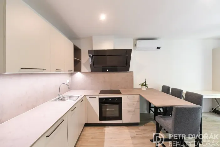 Pronájem bytu 2+kk, Praha - Vinohrady, Mánesova, 46 m2