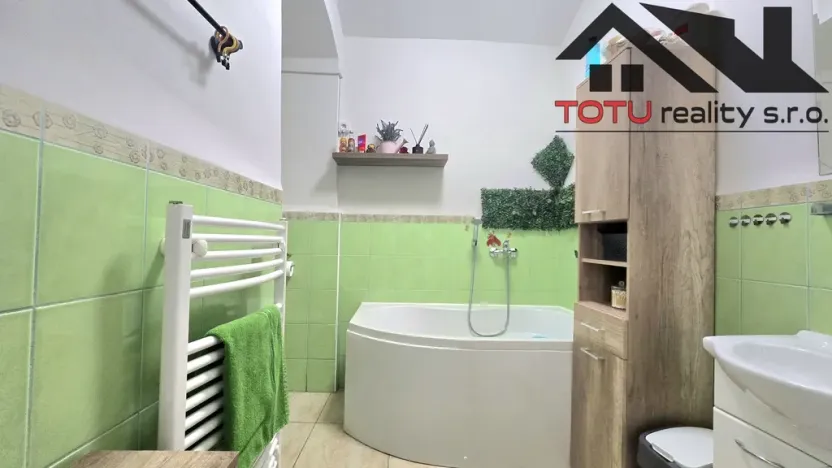 Prodej bytu 4+1, Kuks, 91 m2