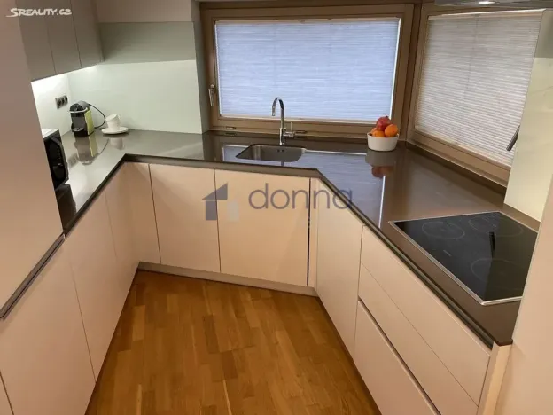 Pronájem bytu 3+kk, Praha, Jeseniova, 100 m2