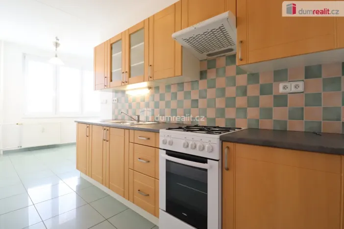 Pronájem bytu 3+1, Ostrov, Jungmannova, 76 m2