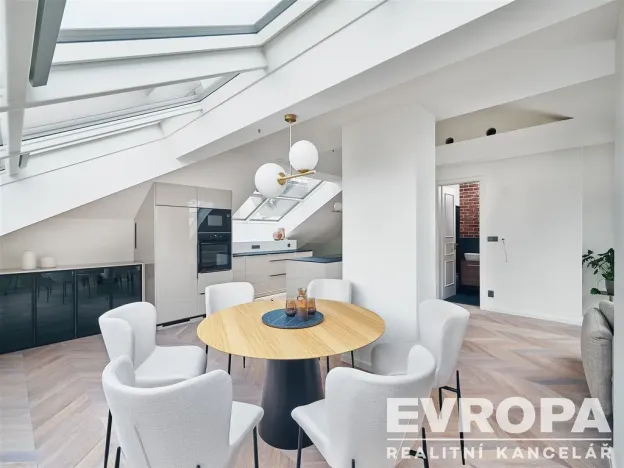 Pronájem atypického bytu, Praha - Vinohrady, Šafaříkova, 120 m2