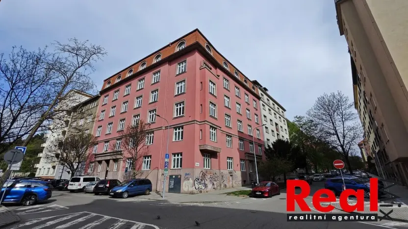 Pronájem garáže, Brno - Veveří, Grohova, 30 m2