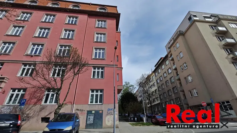 Pronájem garáže, Brno - Veveří, Grohova, 30 m2