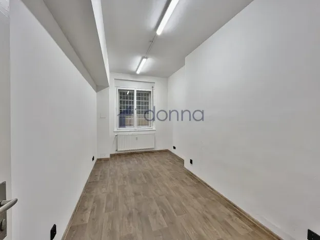 Pronájem obchodního prostoru, Praha, Šrobárova, 139 m2