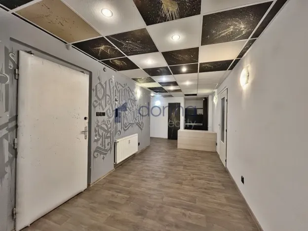 Pronájem obchodního prostoru, Praha, Šrobárova, 139 m2