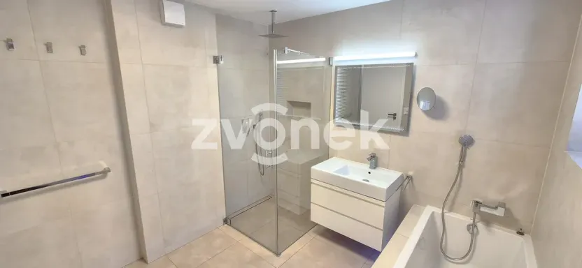 Pronájem bytu 2+1, Zlín - Kostelec, Lešenská, 75 m2