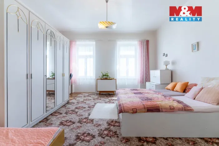 Prodej bytu 3+1, Kroměříž, Husovo náměstí, 92 m2