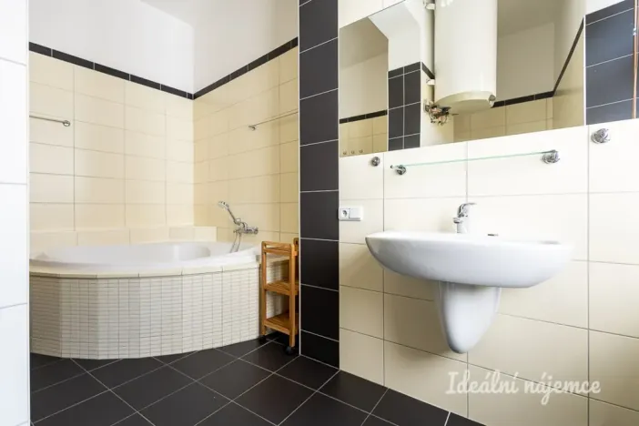 Pronájem bytu 2+1, České Budějovice - České Budějovice 1, Krajinská, 92 m2