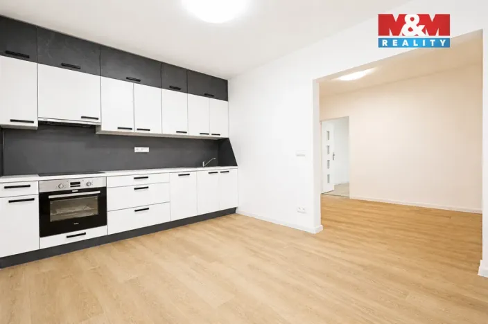 Prodej činžovního domu, Karlovy Vary - Tašovice, Česká, 200 m2