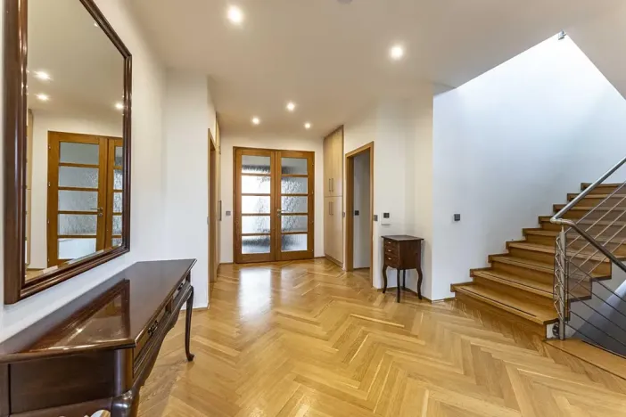 Pronájem rodinného domu, Praha - Nebušice, Požárnická, 350 m2