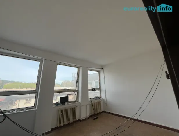 Pronájem kanceláře, Mariánské Lázně, třída Vítězství, 22 m2