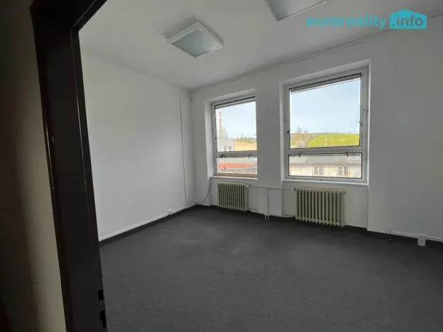 Pronájem kanceláře, Mariánské Lázně, třída Vítězství, 64 m2