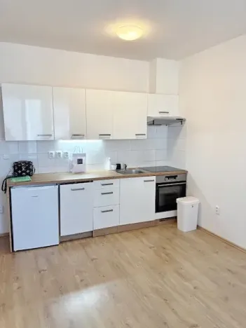 Pronájem bytu 1+kk, Praha, Počernická, 35 m2
