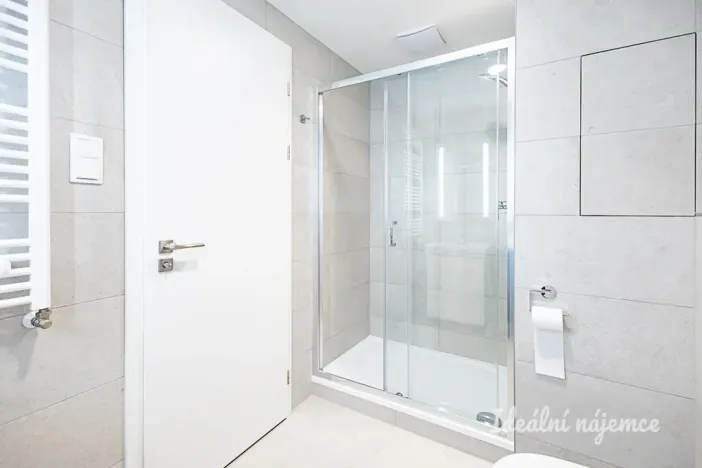 Pronájem bytu 1+kk, Praha, Poděbradská, 35 m2