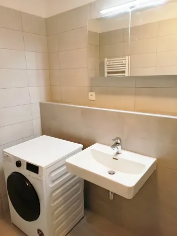 Pronájem bytu 1+kk, Praha, Modřanská, 39 m2