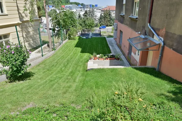 Pronájem bytu 1+kk, Praha - Smíchov, Na Březince, 32 m2