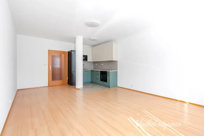 Pronájem bytu 1+kk, Praha, Trmická, 36 m2