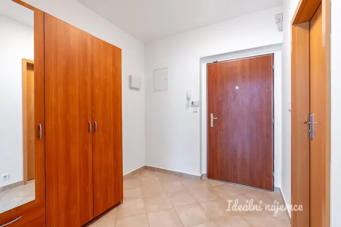 Pronájem bytu 1+kk, Praha, Trmická, 36 m2