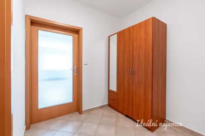 Pronájem bytu 1+kk, Praha, Trmická, 36 m2