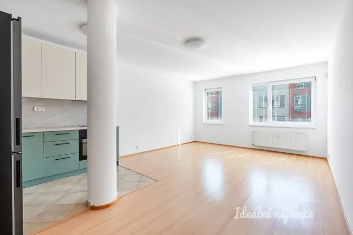 Pronájem bytu 1+kk, Praha - Prosek, Trmická, 36 m2