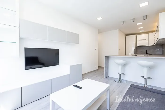 Pronájem bytu 2+kk, Praha - Černý Most, Breitcetlova, 45 m2