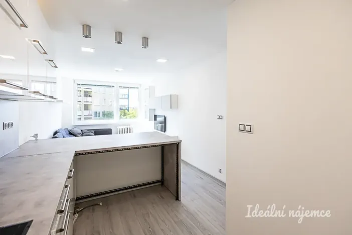 Pronájem bytu 2+kk, Praha - Černý Most, Breitcetlova, 45 m2
