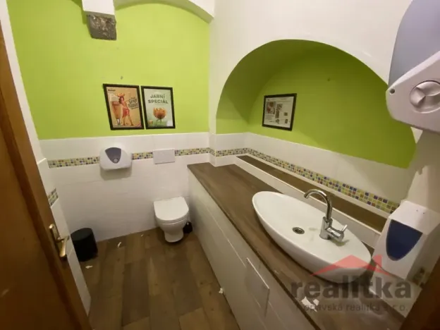 Pronájem obchodního prostoru, Opava - Město, Dolní náměstí, 180 m2