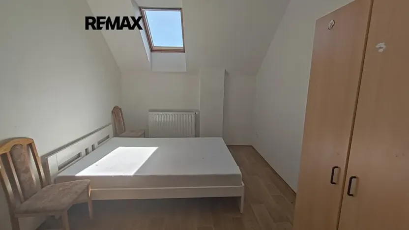 Pronájem atypického bytu, Drahelčice, V Brance, 164 m2