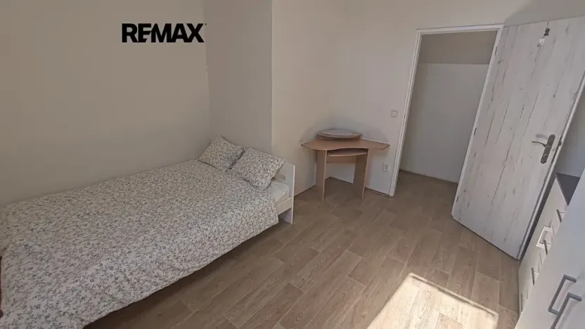 Pronájem atypického bytu, Drahelčice, V Brance, 164 m2