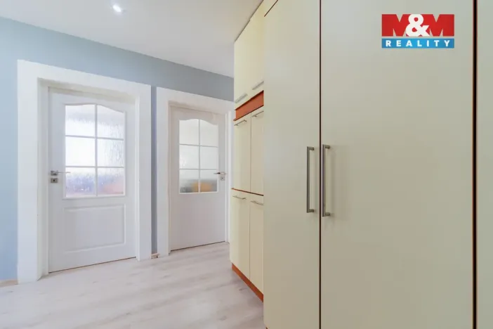 Prodej bytu 3+1, Cheb, Lomená, 60 m2