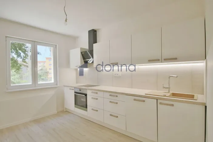 Pronájem bytu 2+1, Praha, Dubečská, 73 m2