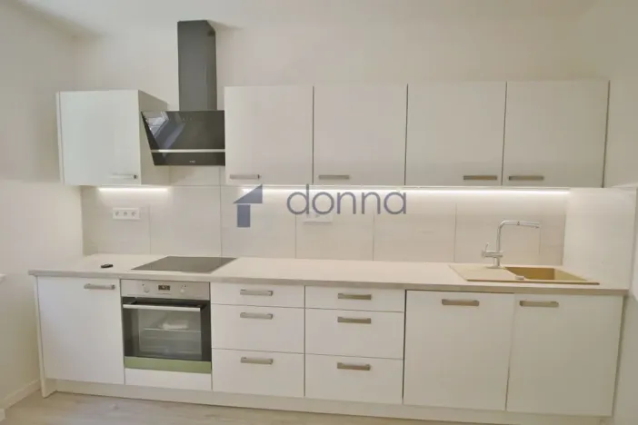 Pronájem bytu 2+1, Praha, Dubečská, 73 m2