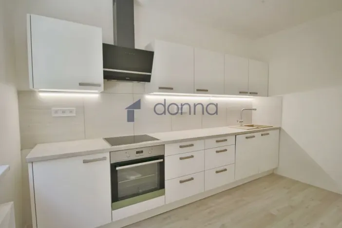 Pronájem bytu 2+1, Praha, Dubečská, 73 m2