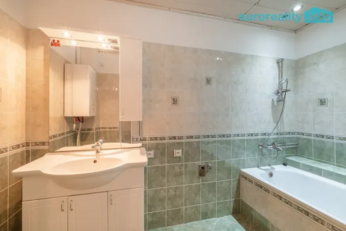 Prodej bytu 2+kk, Cheb, Vančurova, 48 m2