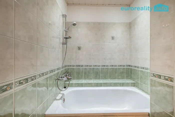 Prodej bytu 2+kk, Cheb, Vančurova, 48 m2