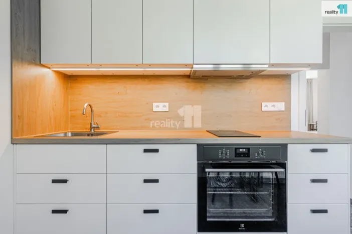 Pronájem atypického bytu, Praha - Strašnice, U krbu, 20 m2