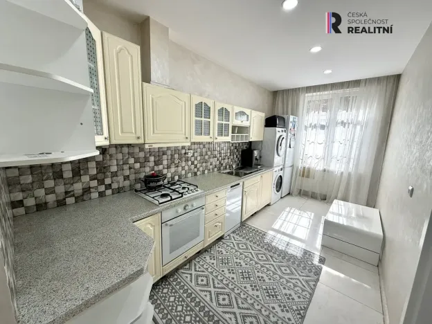 Prodej bytu 2+1, Karlovy Vary, Vítězná, 60 m2