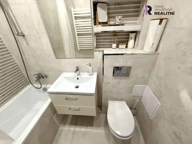 Prodej bytu 2+1, Karlovy Vary, Vítězná, 60 m2