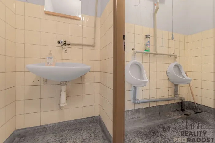Prodej výrobních prostor, Moravský Krumlov, Pod Leskounem, 14738 m2