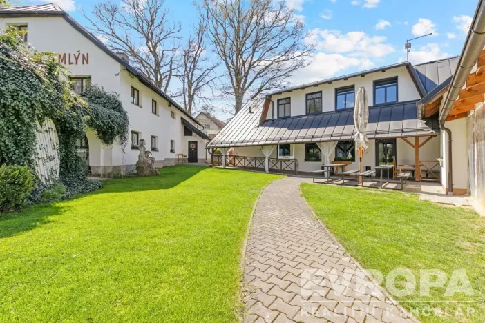 Pronájem komerční nemovitosti, Okrouhlička, 572 m2