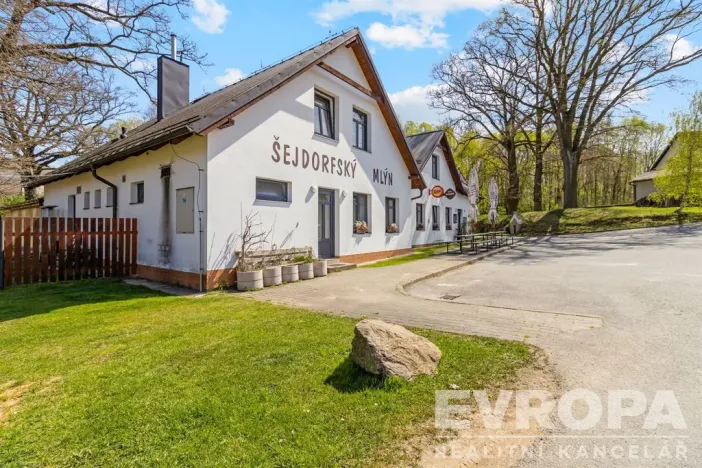 Pronájem komerční nemovitosti, Okrouhlička, 572 m2