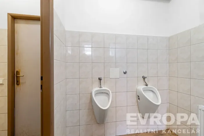 Pronájem komerční nemovitosti, Okrouhlička, 572 m2