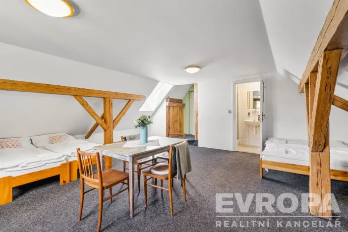 Pronájem komerční nemovitosti, Okrouhlička, 572 m2