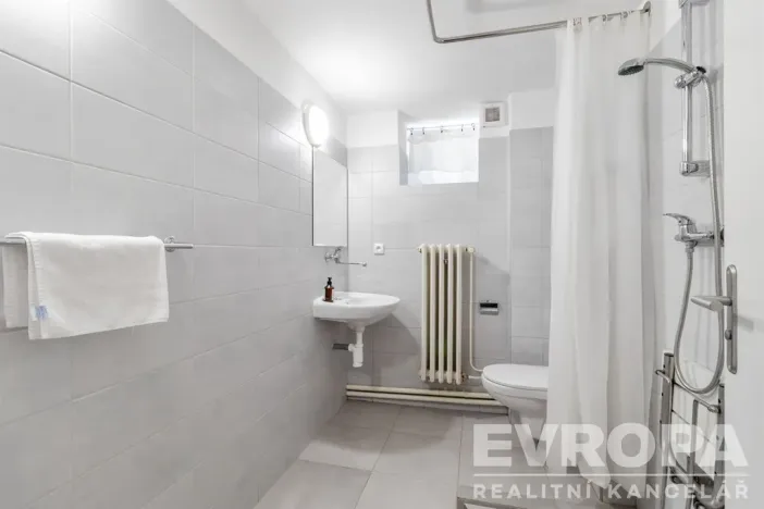 Pronájem komerční nemovitosti, Okrouhlička, 572 m2