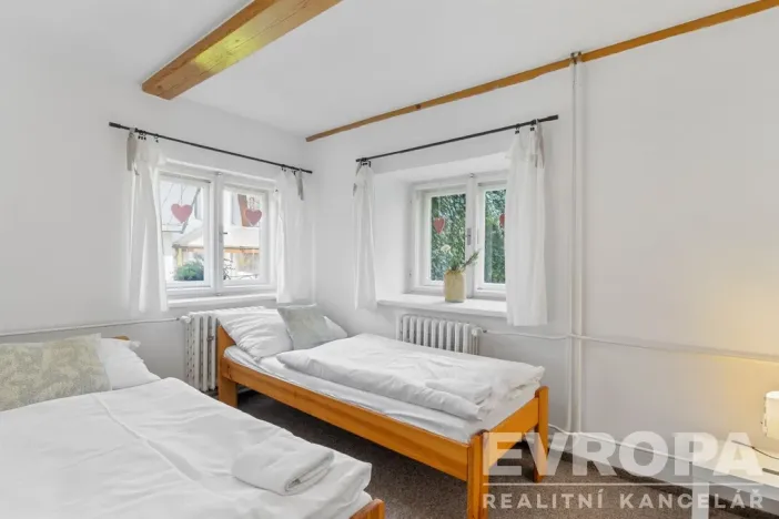 Pronájem komerční nemovitosti, Okrouhlička, 572 m2