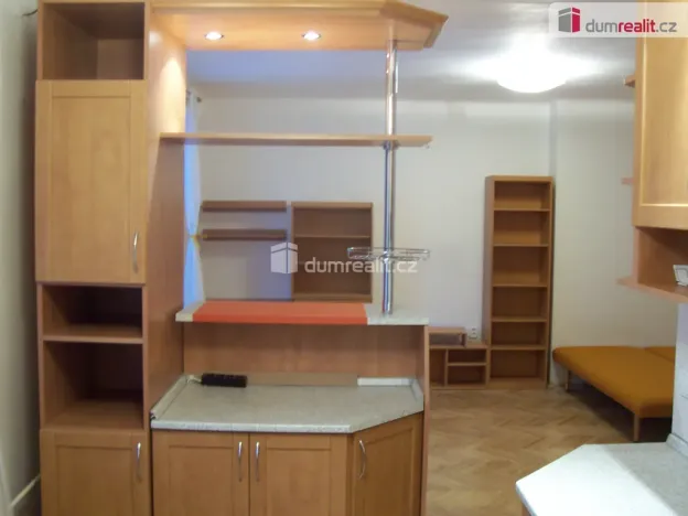 Pronájem bytu 1+kk, Praha - Vršovice, Gruzínská, 43 m2