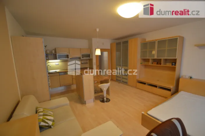 Pronájem bytu 1+kk, Praha - Prosek, Trmická, 36 m2