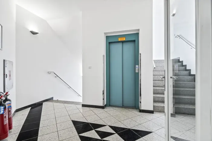Pronájem kanceláře, Praha - Vysočany, Sokolovská, 20 m2
