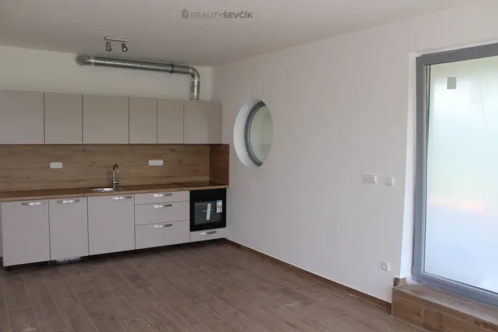 Pronájem bytu 2+kk, Hluboká nad Vltavou, Karla Čapka, 51 m2