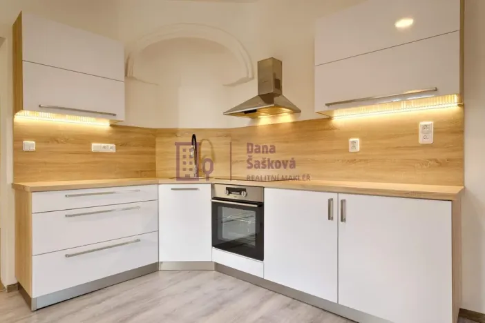 Pronájem bytu 2+kk, Jindřichův Hradec - Jindřichův Hradec I, nám. Míru, 72 m2